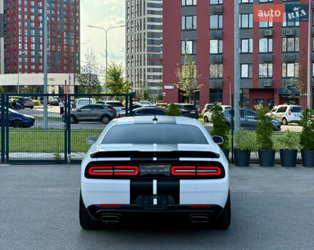 Білий Додж Challenger, об'ємом двигуна 5.7 л та пробігом 90 тис. км за 32500 $, фото 6 на Automoto.ua
