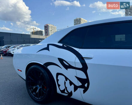 Білий Додж Challenger, об'ємом двигуна 5.7 л та пробігом 90 тис. км за 32500 $, фото 44 на Automoto.ua