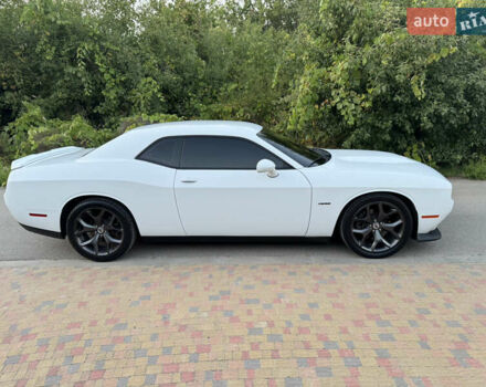 Білий Додж Challenger, об'ємом двигуна 5.65 л та пробігом 84 тис. км за 26500 $, фото 5 на Automoto.ua