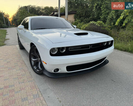 Білий Додж Challenger, об'ємом двигуна 5.65 л та пробігом 84 тис. км за 26500 $, фото 16 на Automoto.ua