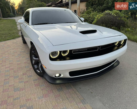 Білий Додж Challenger, об'ємом двигуна 5.65 л та пробігом 84 тис. км за 26500 $, фото 36 на Automoto.ua