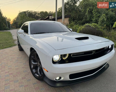Білий Додж Challenger, об'ємом двигуна 5.65 л та пробігом 84 тис. км за 26500 $, фото 44 на Automoto.ua