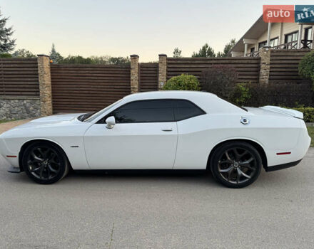 Білий Додж Challenger, об'ємом двигуна 5.65 л та пробігом 84 тис. км за 26500 $, фото 1 на Automoto.ua