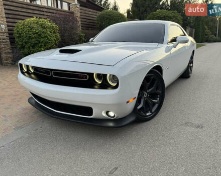 Білий Додж Challenger, об'ємом двигуна 5.65 л та пробігом 84 тис. км за 26500 $, фото 32 на Automoto.ua