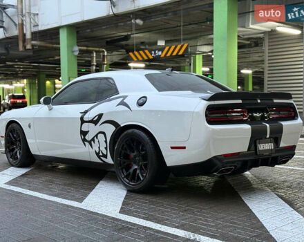 Белый Додж Челенджер, объемом двигателя 5.7 л и пробегом 90 тыс. км за 29900 $, фото 4 на Automoto.ua