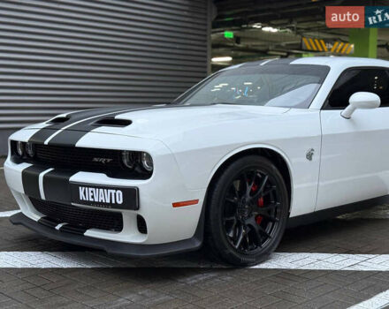 Белый Додж Челенджер, объемом двигателя 5.7 л и пробегом 90 тыс. км за 29900 $, фото 6 на Automoto.ua