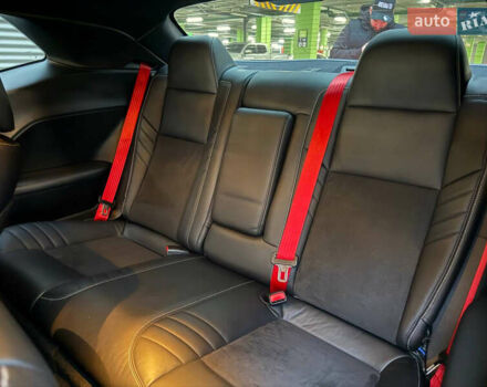 Белый Додж Челенджер, объемом двигателя 5.7 л и пробегом 90 тыс. км за 29900 $, фото 23 на Automoto.ua