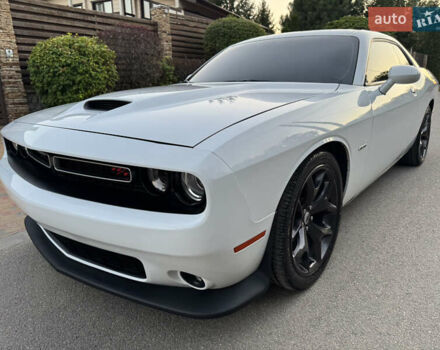 Білий Додж Challenger, об'ємом двигуна 5.65 л та пробігом 84 тис. км за 26500 $, фото 9 на Automoto.ua