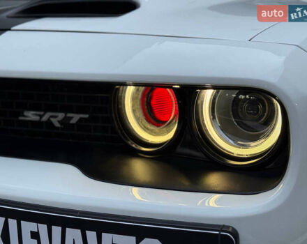 Белый Додж Челенджер, объемом двигателя 5.7 л и пробегом 90 тыс. км за 29900 $, фото 8 на Automoto.ua