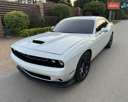 Білий Додж Challenger, об'ємом двигуна 5.65 л та пробігом 84 тис. км за 26500 $, фото 4 на Automoto.ua