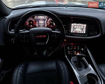 Белый Додж Челенджер, объемом двигателя 5.7 л и пробегом 90 тыс. км за 29900 $, фото 11 на Automoto.ua