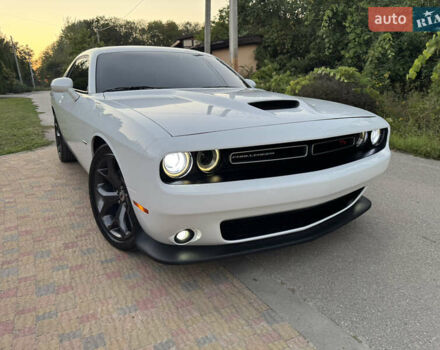 Білий Додж Challenger, об'ємом двигуна 5.65 л та пробігом 84 тис. км за 26500 $, фото 42 на Automoto.ua