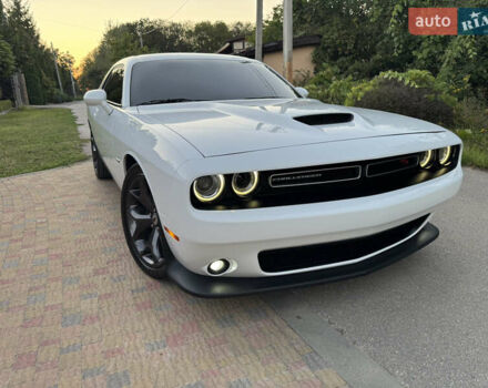Білий Додж Challenger, об'ємом двигуна 5.65 л та пробігом 84 тис. км за 26500 $, фото 33 на Automoto.ua