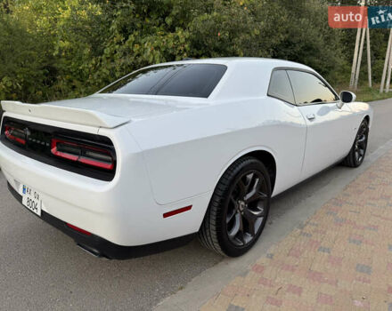 Білий Додж Challenger, об'ємом двигуна 5.65 л та пробігом 84 тис. км за 26500 $, фото 6 на Automoto.ua