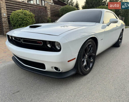 Білий Додж Challenger, об'ємом двигуна 5.65 л та пробігом 84 тис. км за 26500 $, фото 10 на Automoto.ua