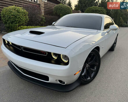 Білий Додж Challenger, об'ємом двигуна 5.65 л та пробігом 84 тис. км за 26500 $, фото 13 на Automoto.ua