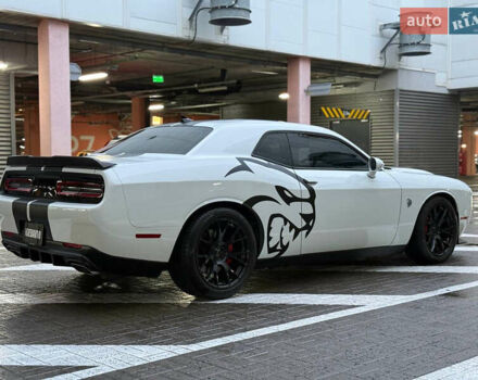 Белый Додж Челенджер, объемом двигателя 5.7 л и пробегом 90 тыс. км за 29900 $, фото 5 на Automoto.ua