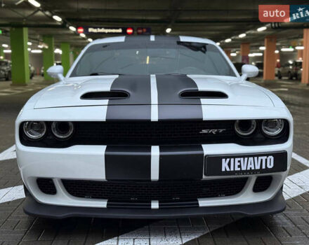 Белый Додж Челенджер, объемом двигателя 5.7 л и пробегом 90 тыс. км за 29900 $, фото 1 на Automoto.ua