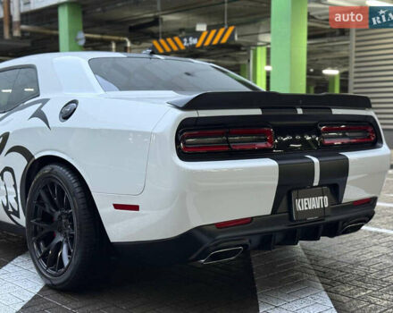 Белый Додж Челенджер, объемом двигателя 5.7 л и пробегом 90 тыс. км за 29900 $, фото 7 на Automoto.ua