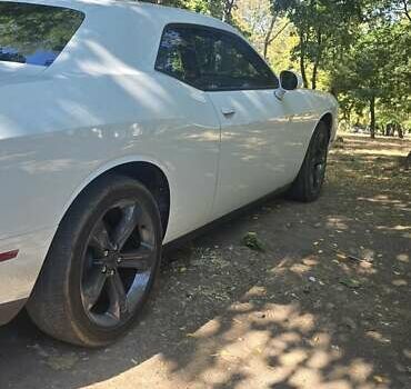 Білий Додж Challenger, об'ємом двигуна 3.6 л та пробігом 95 тис. км за 23300 $, фото 6 на Automoto.ua