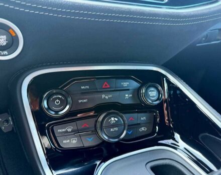 Білий Додж Challenger, об'ємом двигуна 5.7 л та пробігом 90 тис. км за 33500 $, фото 16 на Automoto.ua