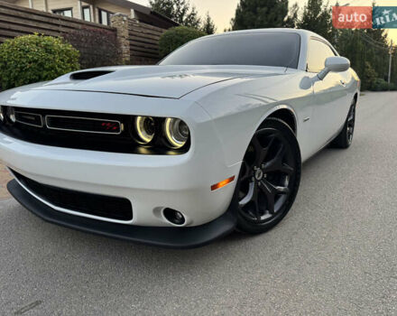 Білий Додж Challenger, об'ємом двигуна 5.65 л та пробігом 84 тис. км за 26500 $, фото 12 на Automoto.ua