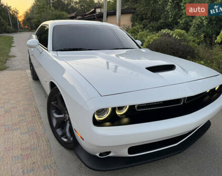 Білий Додж Challenger, об'ємом двигуна 5.65 л та пробігом 84 тис. км за 26500 $, фото 21 на Automoto.ua
