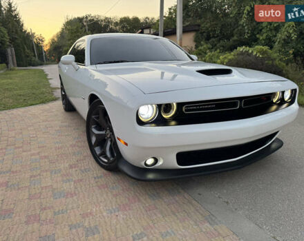 Білий Додж Challenger, об'ємом двигуна 5.65 л та пробігом 84 тис. км за 26500 $, фото 45 на Automoto.ua