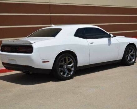 Белый Додж Челенджер, объемом двигателя 3.6 л и пробегом 46 тыс. км за 12000 $, фото 5 на Automoto.ua