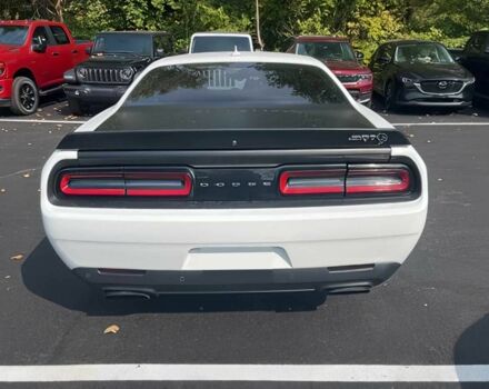 Белый Додж Челенджер, объемом двигателя 6.2 л и пробегом 35 тыс. км за 30000 $, фото 3 на Automoto.ua