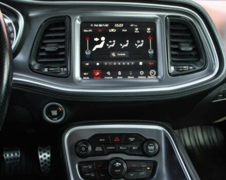 Білий Додж Challenger, об'ємом двигуна 6.4 л та пробігом 57 тис. км за 13600 $, фото 16 на Automoto.ua