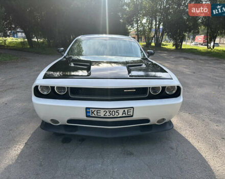 Білий Додж Challenger, об'ємом двигуна 3.6 л та пробігом 155 тис. км за 11900 $, фото 1 на Automoto.ua