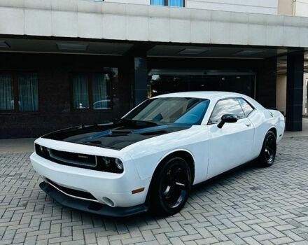 Білий Додж Challenger, об'ємом двигуна 3.6 л та пробігом 178 тис. км за 12500 $, фото 1 на Automoto.ua