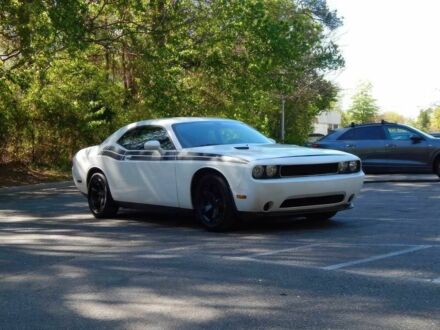 Білий Додж Challenger, об'ємом двигуна 3.6 л та пробігом 100 тис. км за 17900 $, фото 1 на Automoto.ua