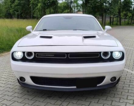 Білий Додж Challenger, об'ємом двигуна 3.6 л та пробігом 74 тис. км за 21400 $, фото 1 на Automoto.ua
