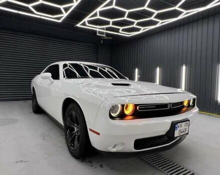 Білий Додж Challenger, об'ємом двигуна 3.6 л та пробігом 177 тис. км за 16500 $, фото 1 на Automoto.ua