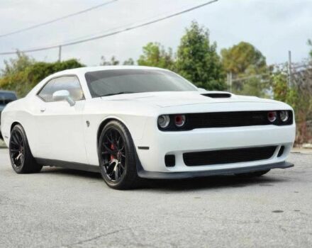 Белый Додж Челенджер, объемом двигателя 6.2 л и пробегом 79 тыс. км за 12000 $, фото 1 на Automoto.ua