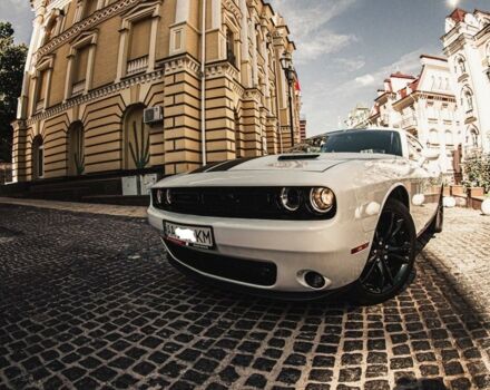 Білий Додж Challenger, об'ємом двигуна 3.6 л та пробігом 670 тис. км за 23500 $, фото 1 на Automoto.ua