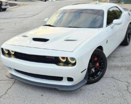 Белый Додж Челенджер, объемом двигателя 6.2 л и пробегом 75 тыс. км за 9500 $, фото 1 на Automoto.ua