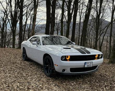 Белый Додж Челенджер, объемом двигателя 3.6 л и пробегом 160 тыс. км за 18000 $, фото 1 на Automoto.ua