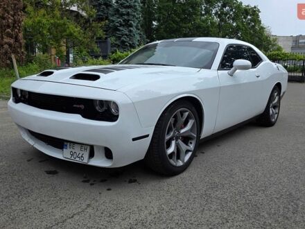 Білий Додж Challenger, об'ємом двигуна 3.6 л та пробігом 100 тис. км за 21500 $, фото 1 на Automoto.ua