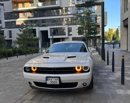 Білий Додж Challenger, об'ємом двигуна 3.6 л та пробігом 100 тис. км за 18000 $, фото 1 на Automoto.ua