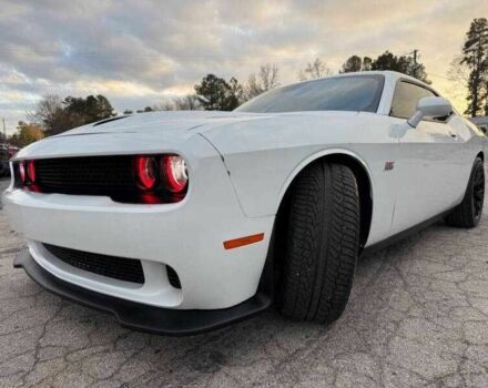 Білий Додж Challenger, об'ємом двигуна 6.4 л та пробігом 74 тис. км за 8700 $, фото 1 на Automoto.ua