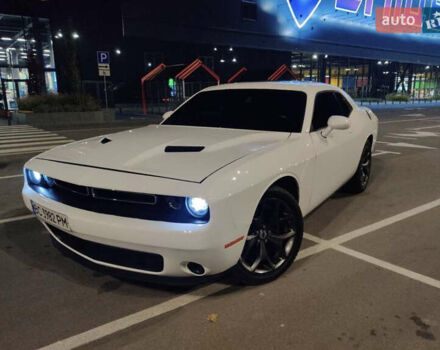 Белый Додж Челенджер, объемом двигателя 3.6 л и пробегом 115 тыс. км за 14999 $, фото 1 на Automoto.ua