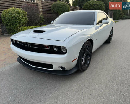 Білий Додж Challenger, об'ємом двигуна 5.65 л та пробігом 84 тис. км за 26500 $, фото 1 на Automoto.ua