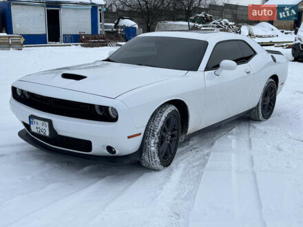 Білий Додж Challenger, об'ємом двигуна 3.6 л та пробігом 70 тис. км за 27500 $, фото 1 на Automoto.ua