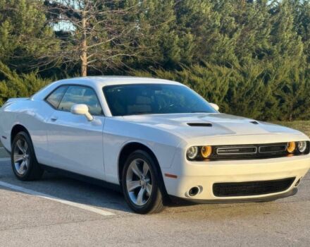 Білий Додж Challenger, об'ємом двигуна 3.6 л та пробігом 32 тис. км за 11200 $, фото 1 на Automoto.ua