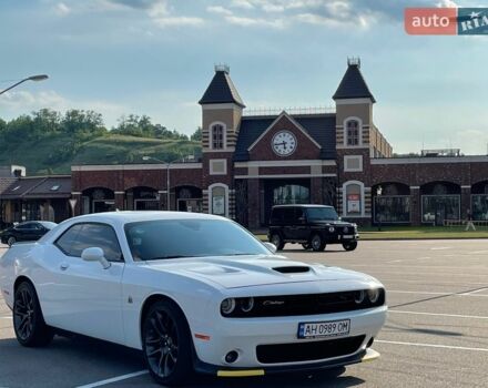 Белый Додж Челенджер, объемом двигателя 6.4 л и пробегом 30 тыс. км за 35000 $, фото 1 на Automoto.ua