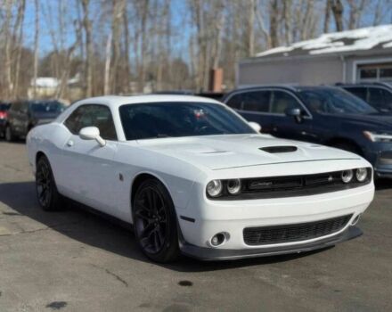 Белый Додж Челенджер, объемом двигателя 6.4 л и пробегом 44 тыс. км за 12000 $, фото 1 на Automoto.ua