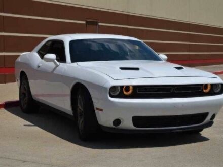 Белый Додж Челенджер, объемом двигателя 3.6 л и пробегом 46 тыс. км за 12000 $, фото 1 на Automoto.ua